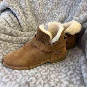 NWOT Ugg McKay ankle boot US 8.5